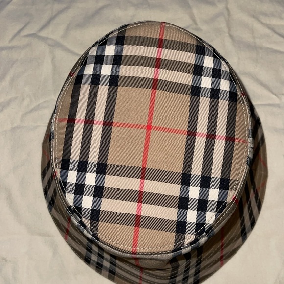 Preloved Burberry bucket hat pristine condition size is medium - Picture 3 of 10